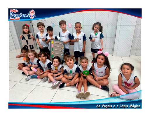 As Vogais e o l�pis m�gico Col�gio Passionista Jo�o XXIII