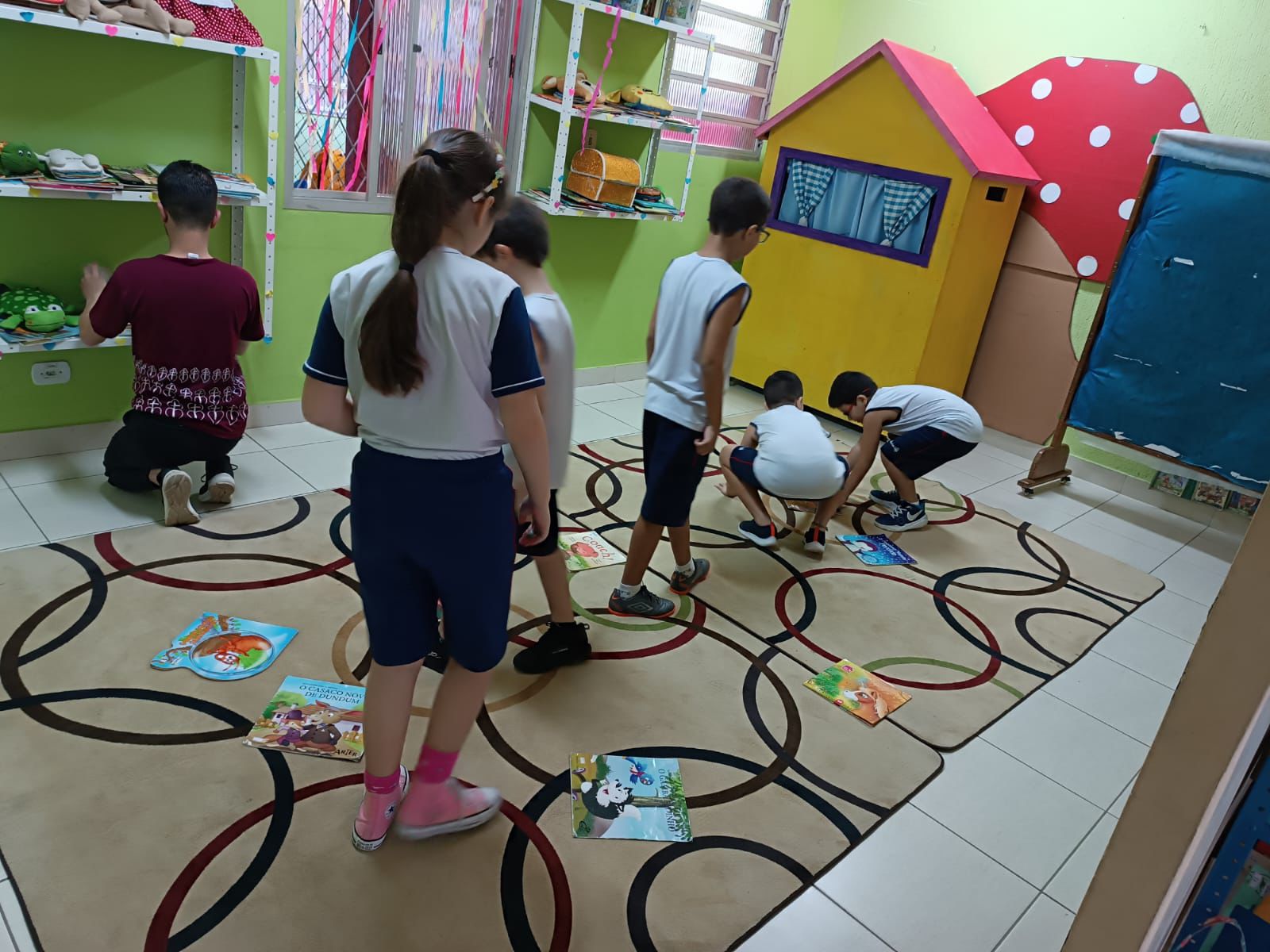  Momentos de encantamento na roda de leitura do 3�A Col�gio Passionista Jo�o XXIII