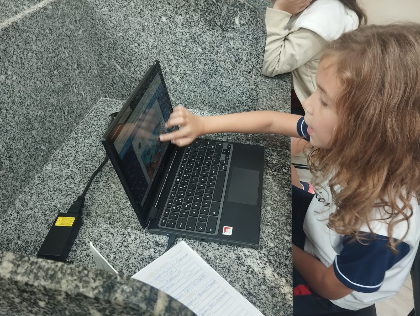 Os alunos do 2� ano C aproveitaram a aula de Inform�tica Col�gio Passionista Jo�o XXIII