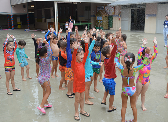 Banho de Mangueira - Matutino Col�gio Passionista Jo�o XXIII