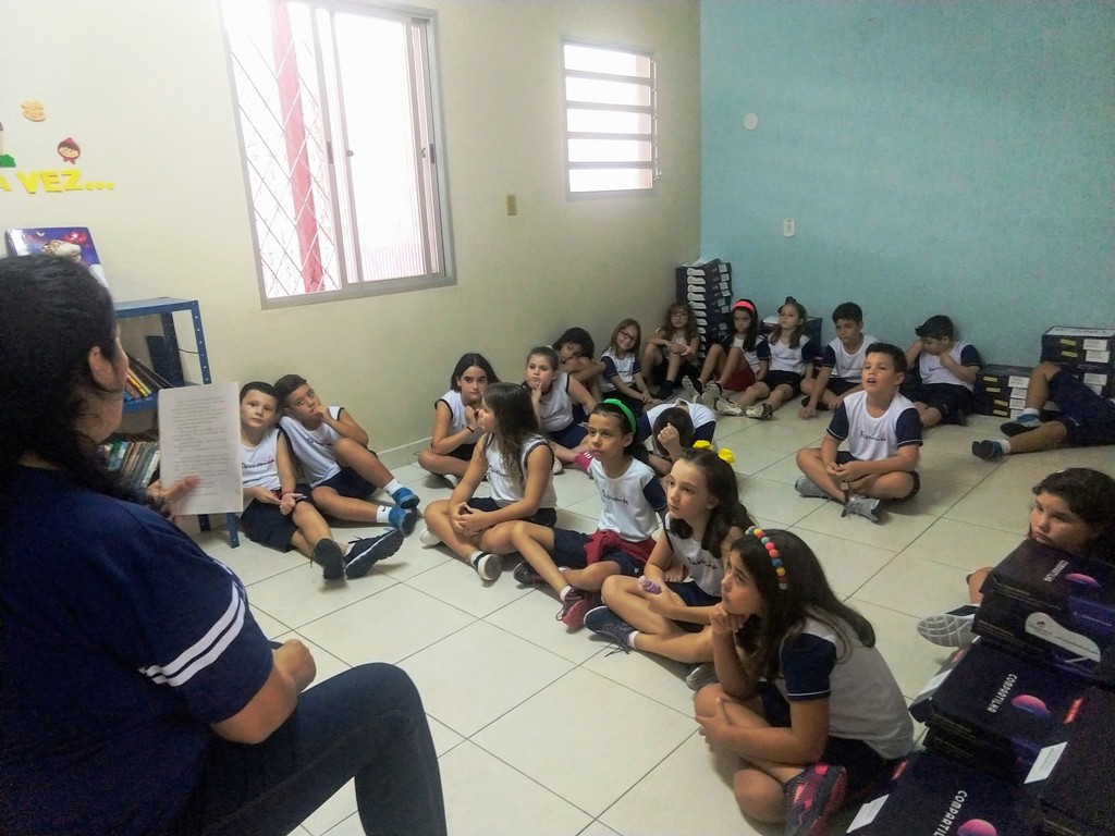 A contadora de hist�ria. Col�gio Passionista Jo�o XXIII