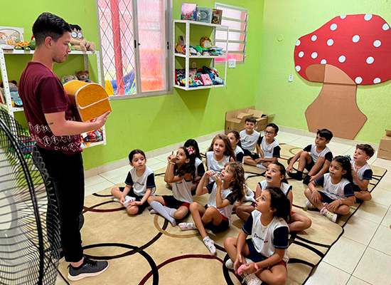 Hist�ria na Biblioteca - 2� Ano D Col�gio Passionista Jo�o XXIII