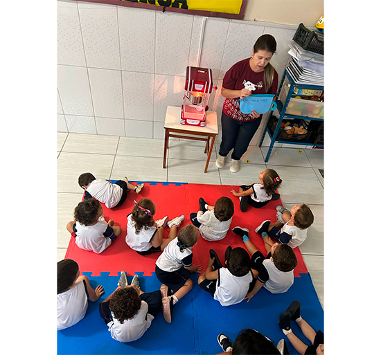 Explorando a Cor Amarela - Maternal I C Col�gio Passionista Jo�o XXIII