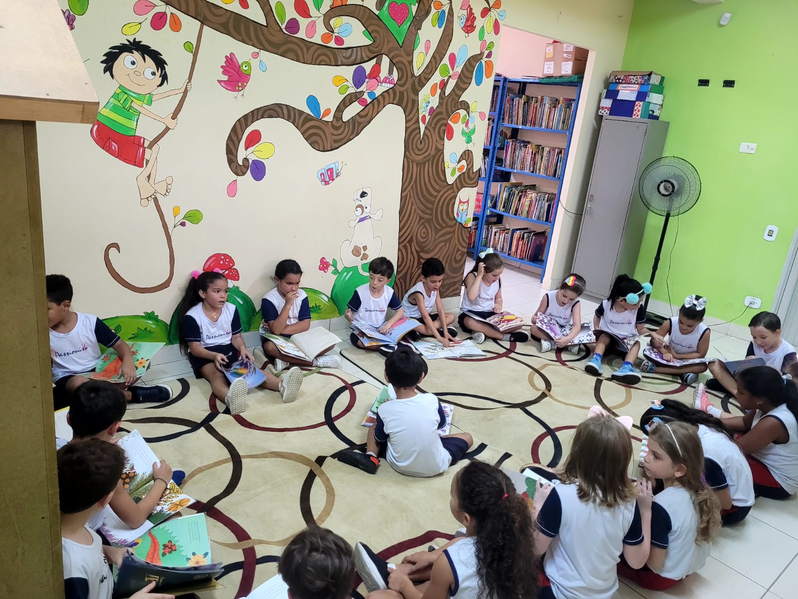 A leitura nos faz viajar pelo mundo da imagina��o Col�gio Passionista Jo�o XXIII