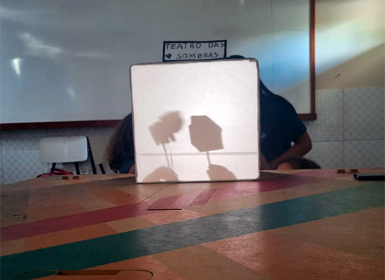 Teatro das Sombras 2 ano A, B e C Col�gio Passionista Jo�o XXIII