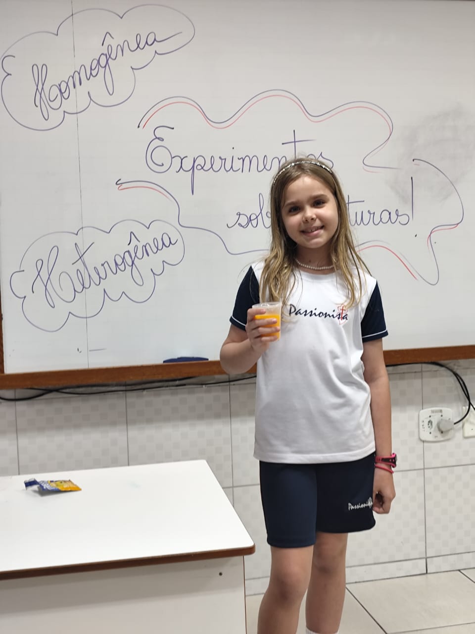 Experimentos de misturas homog�neas e heterog�neas 4B Col�gio Passionista Jo�o XXIII