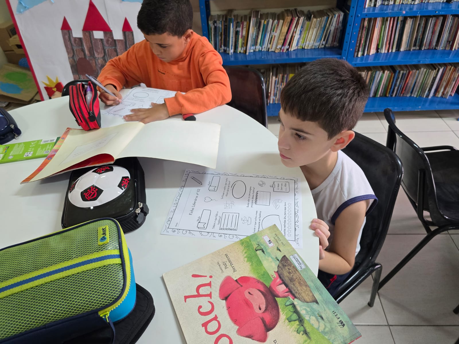 Momentos de encantamento na roda de leitura do 3�B Col�gio Passionista Jo�o XXIII