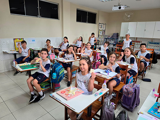 3 Ano - Explorando a Divis�o - A partir da leitura da hist�ria Menino Marrom Col�gio Passionista Jo�o XXIII