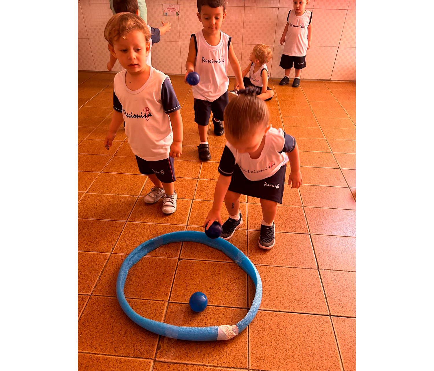 Conhecendo a Cor Azul - Maternal I A Col�gio Passionista Jo�o XXIII