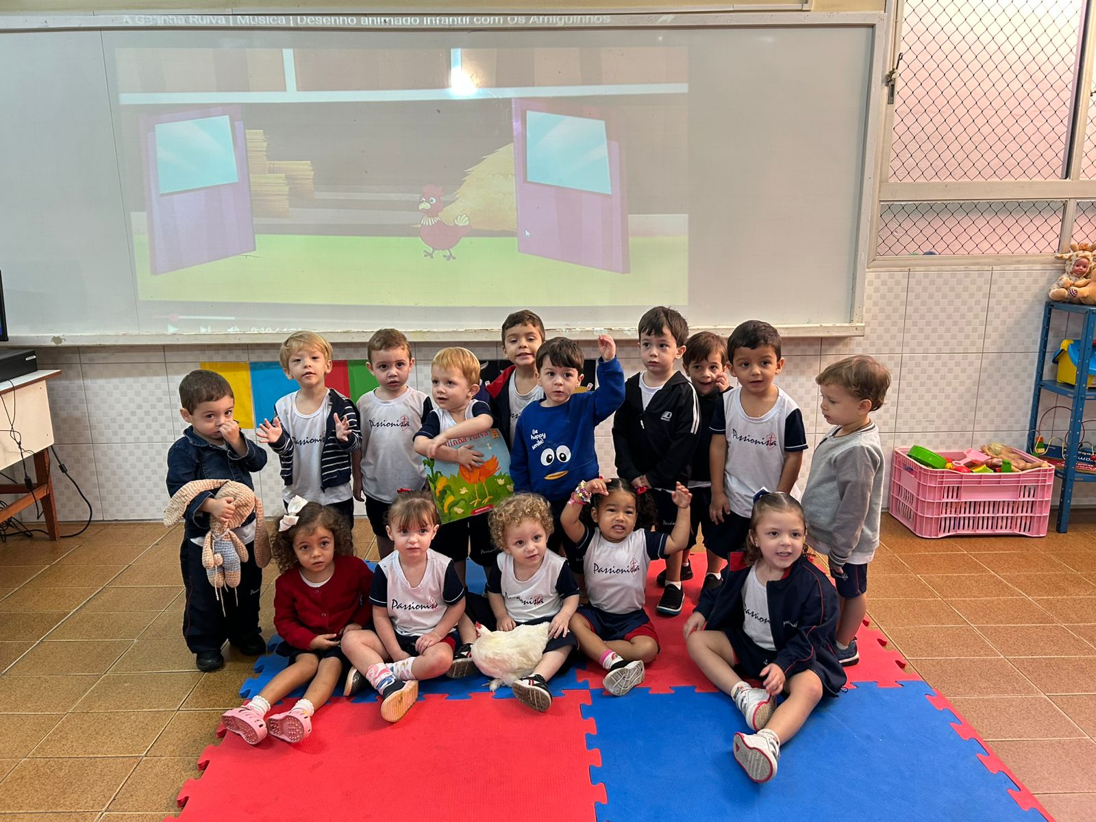 Projeto a galinha ruiva: Maternal I A/C Col�gio Passionista Jo�o XXIII