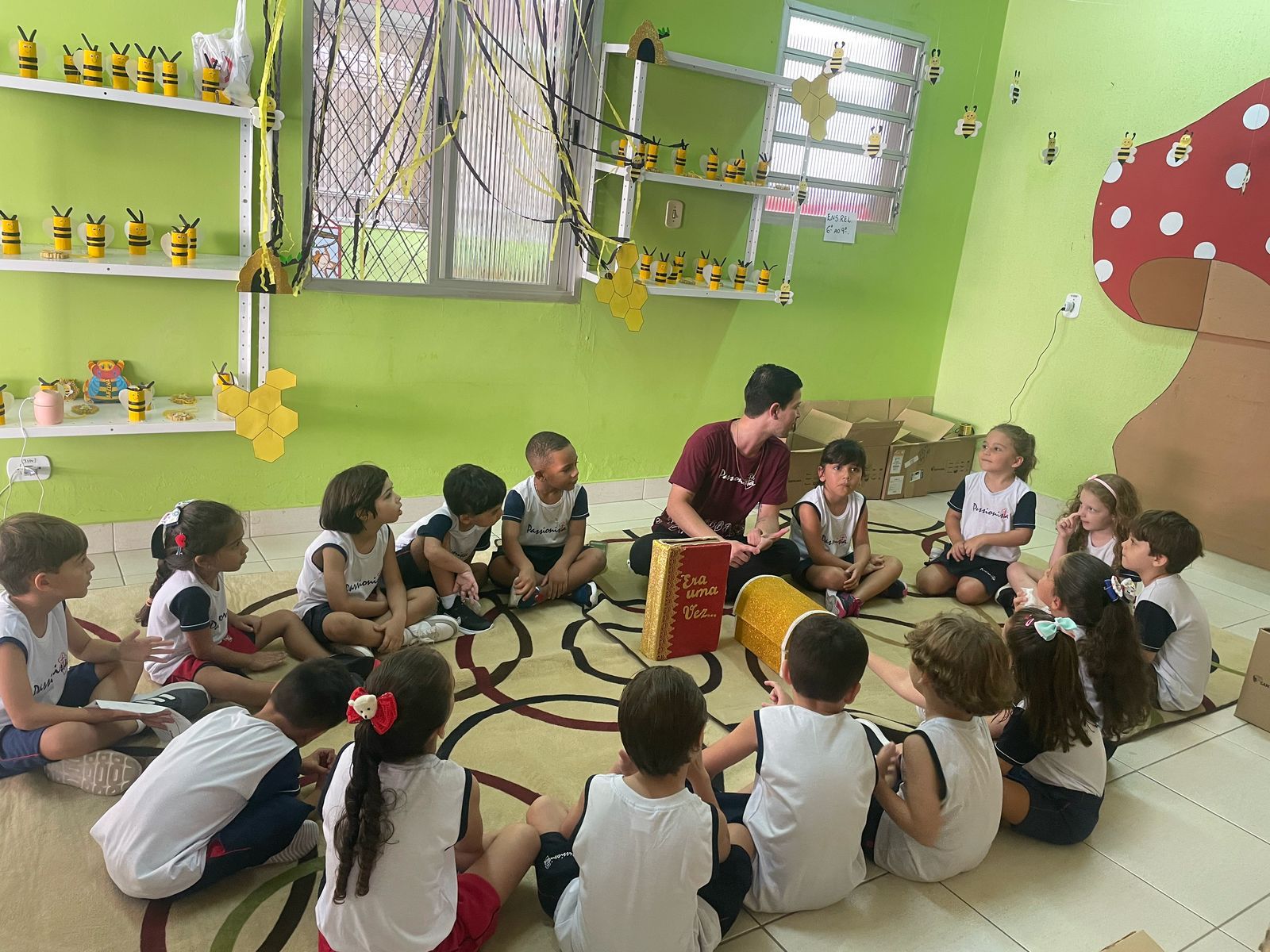 O Segredo das Abelhas - Infantil e Maternal Col�gio Passionista Jo�o XXIII