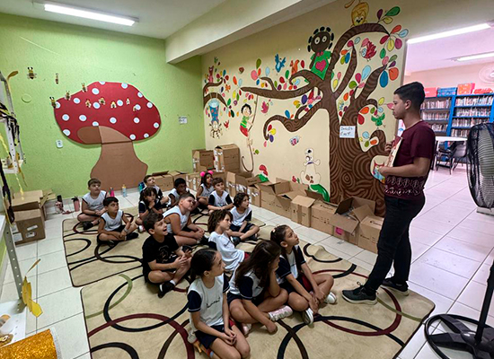 Hist�ria na Biblioteca - 2� Ano B Col�gio Passionista Jo�o XXIII