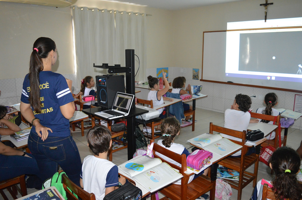 Observando e aprendendo sobre o c�u Col�gio Passionista Jo�o XXIII