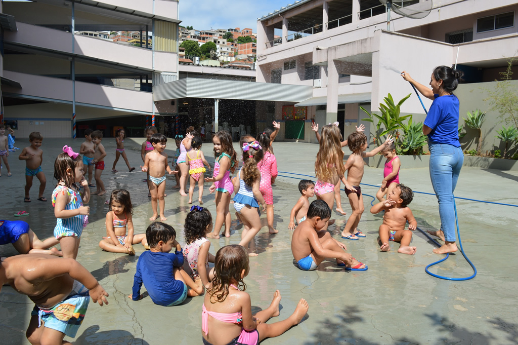 Banho de Mangueira Col�gio Passionista Jo�o XXIII