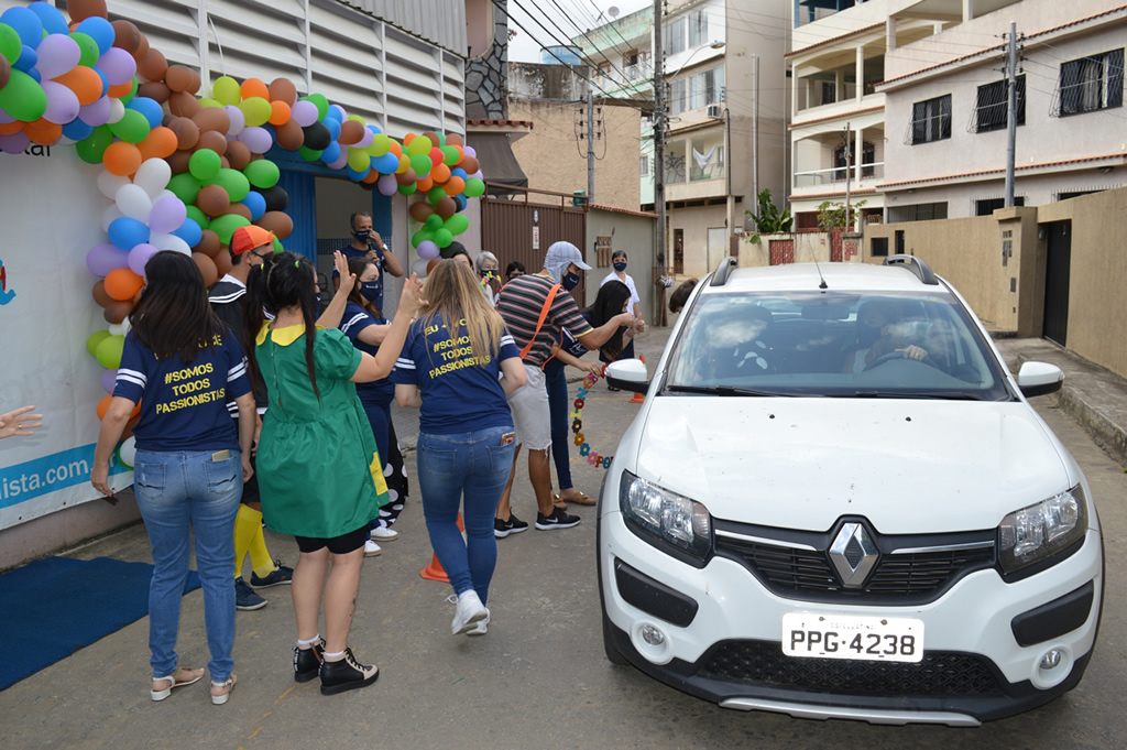 Drive Thru da Saudade Col�gio Passionista Jo�o XXIII