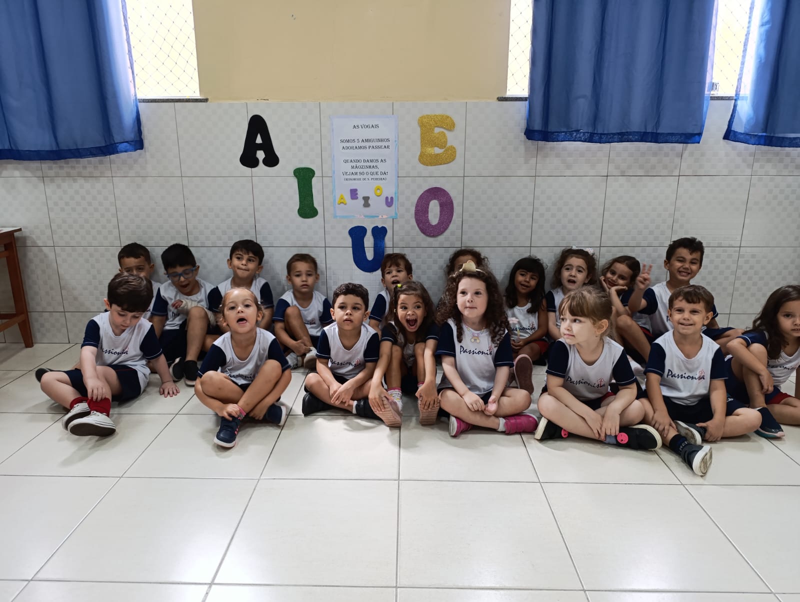 Sala das Vogais - Infantil I Col�gio Passionista Jo�o XXIII