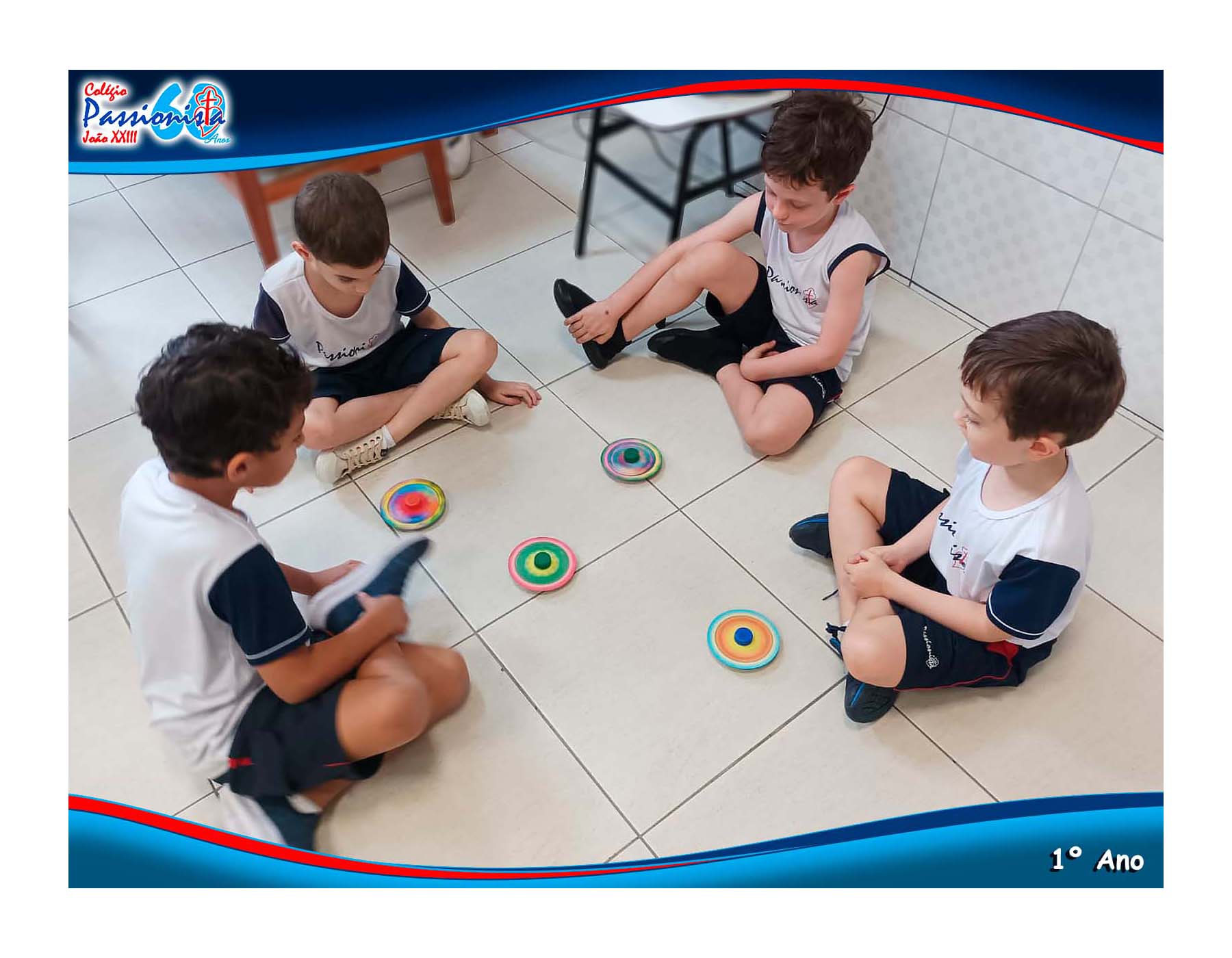 Pi�o com Materiais Recicl�veis Col�gio Passionista Jo�o XXIII