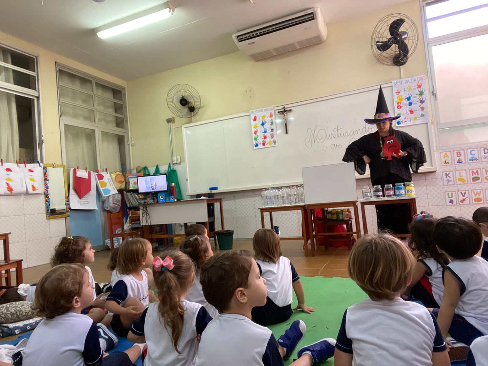 Carimbo feito com barbante Col�gio Passionista Jo�o XXIII